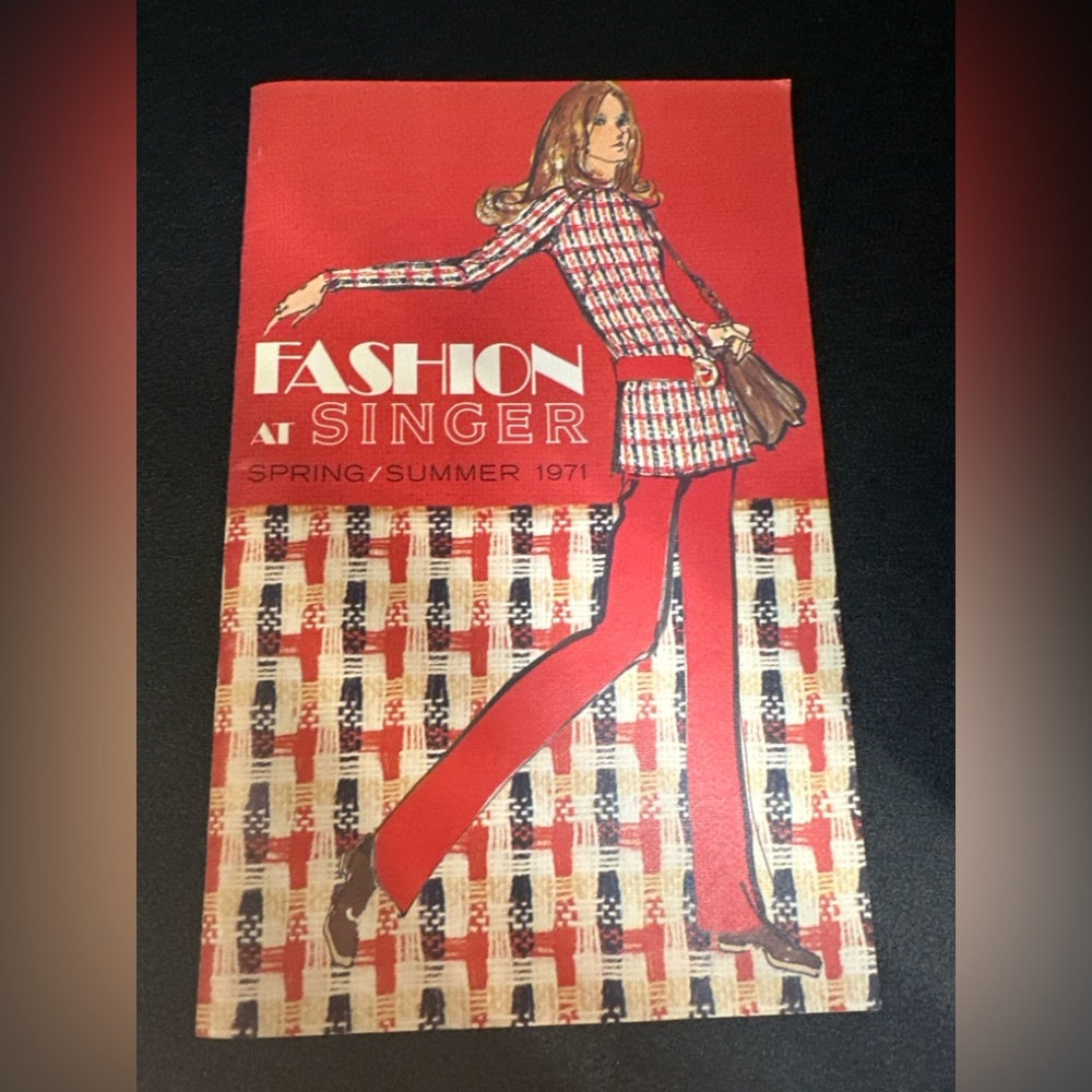 1971 Singer Fashion Catalog + Dayton’s The Creative Woman Vintage Sewing Lot - Picture 4 of 5